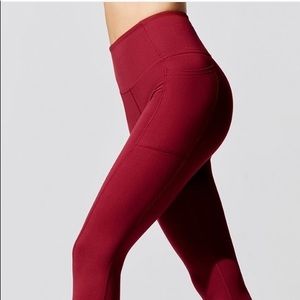 Carbon38 - High Rise 7/8 Legging W/ Pockets in Cloud Compression Ruby Red Size S